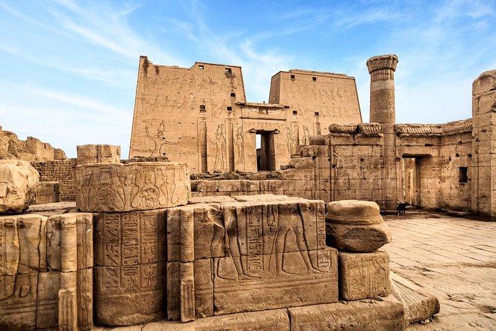 アスワンからルクソールへ移動し、コムオンボ＆エドフ寺院で2ストップ