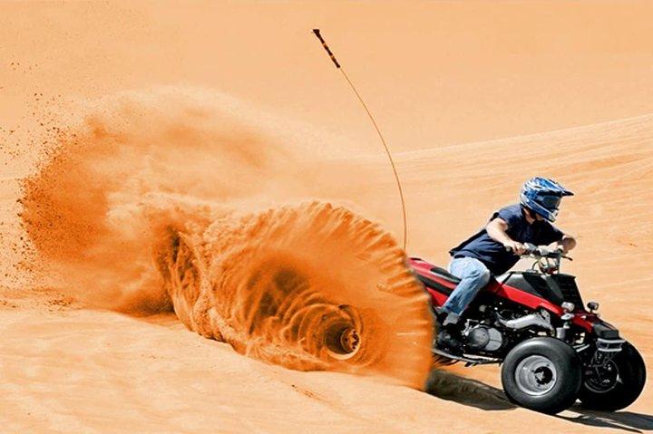 Safari de quadriciclo no deserto, jantar de churrasco, shows ao vivo e passeio pela cidade de AbuDhabi (2 dias de passeio)