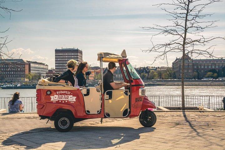 プライベートブダペストトゥクトゥクツアー：カスタムルート、ホテルピックアップ