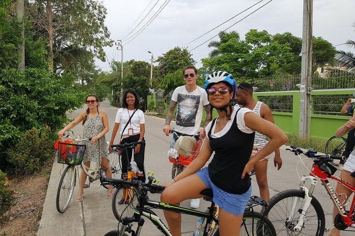 Explore Bangkok en bicicleta y barco con almuerzo