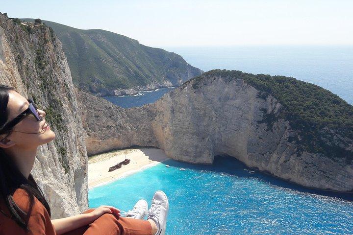 Zakynthos : Visite d'une journée en petit groupe à la plage de Navagio Blue Caves & vue de dessus