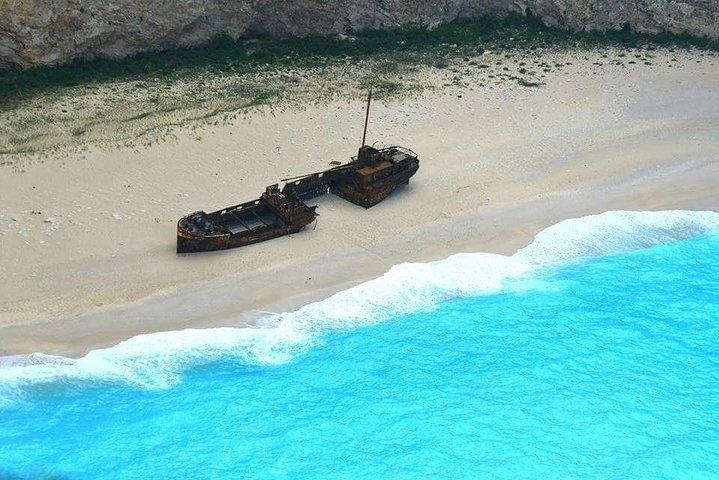 ザキントス島：ナヴァイオビーチ青の洞窟＆トップビューへの1日小グループツアー
