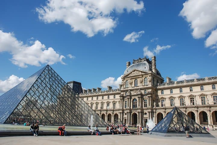 Louvre Museum Small Group Guided Tour