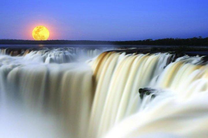 Iguazu Falls FullMoon Trekking under måneskin