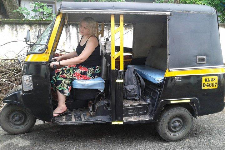 Tuk-Tuk Shopping Tour in Kochi – Spices,Crafts,Silks & Souvenirs