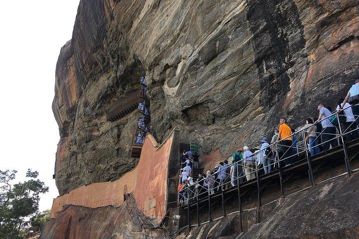 スリランカのプライベート ツアー 7 N/8 日間、5 ~ 6 人のグループ