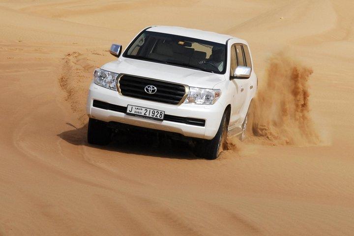 Premium Red Dune Wüstensafari, BBQ Dinner, Kamelritt, Live Show im Majilis Camp