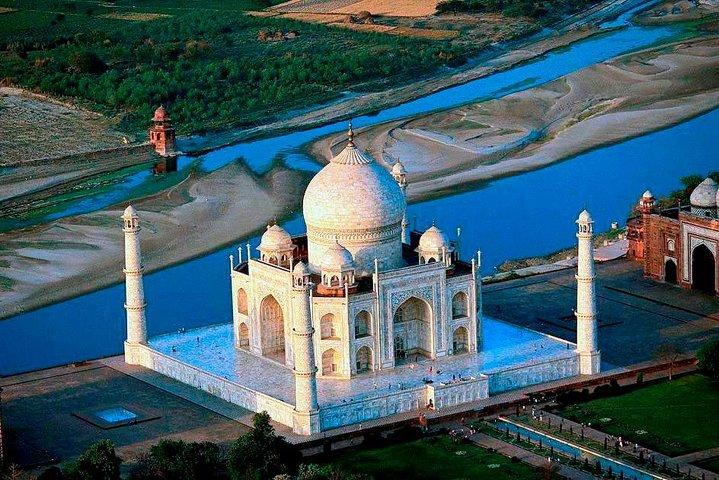 Agra Sightseeing Tour with Guide & Private AC Vehicle