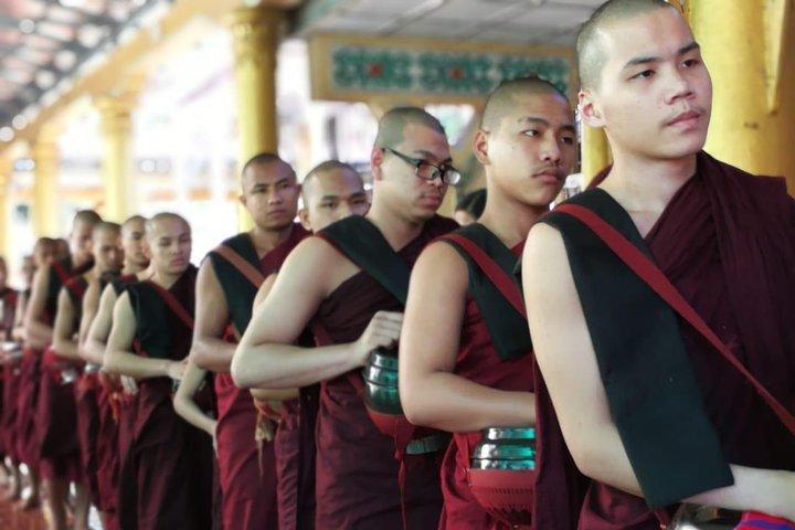 Excursão noturna privada de rocha dourada e Bago saindo de Yangon
