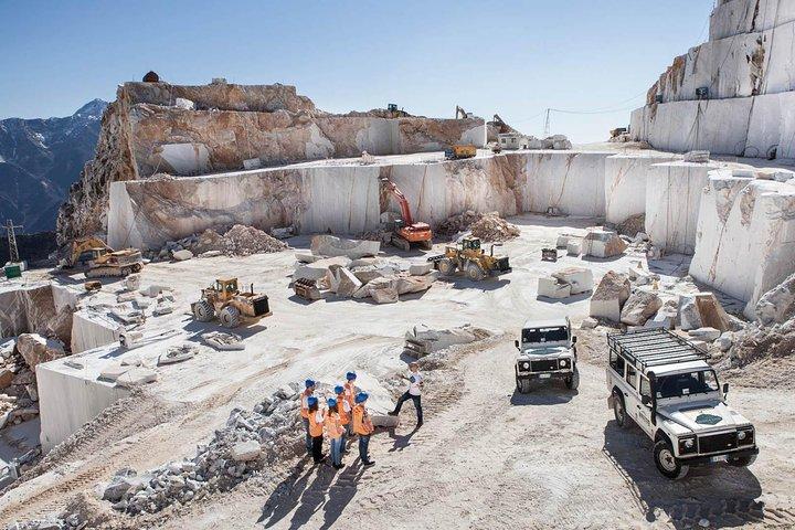Recorrido por las canteras de mármol de Carrara en Land Rover