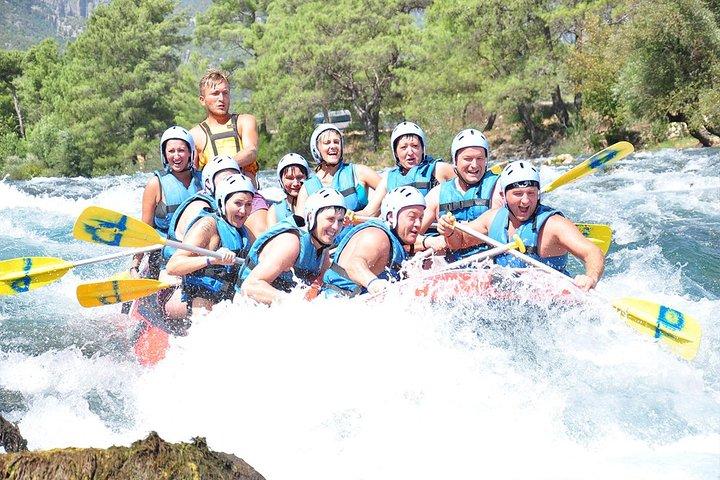 Tour de rafting en el Parque Nacional Koprulu Canyon