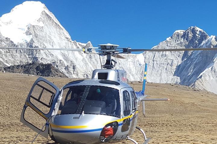 Tour en helicóptero por el campamento base del Everest aterrizando en el Hotel Everest View