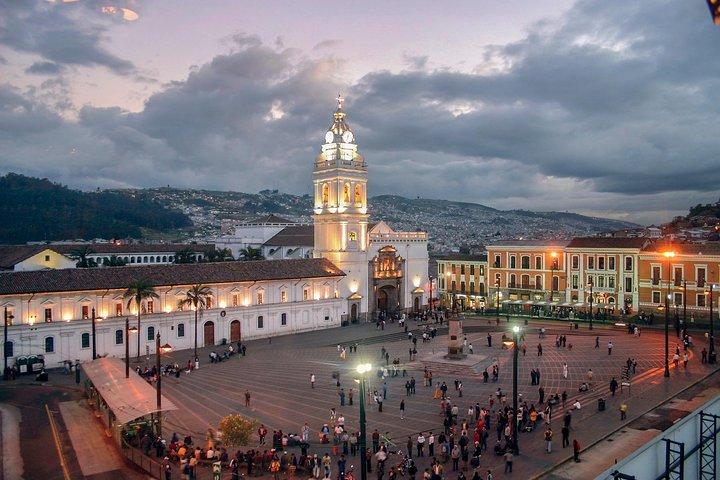 Tour personalizado por la ciudad de Quito con Teleférico y Mitad del Mundo