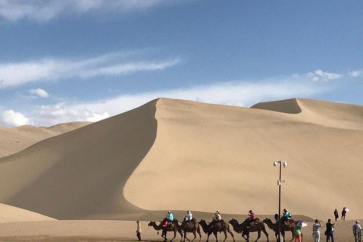Excursão de dia privado a Dunhuang Grutas de Mogao, dunas cantantes e lua crescente