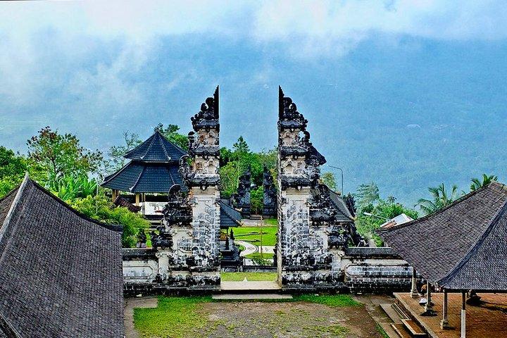O portão do céu Bali com melhores lugares para visitar no leste de Bali
