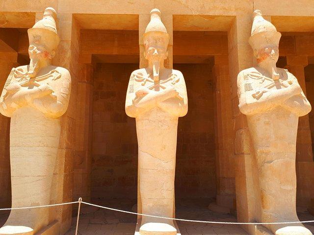 Excursión de un día guiada privada desde Luxor al este y al oeste
