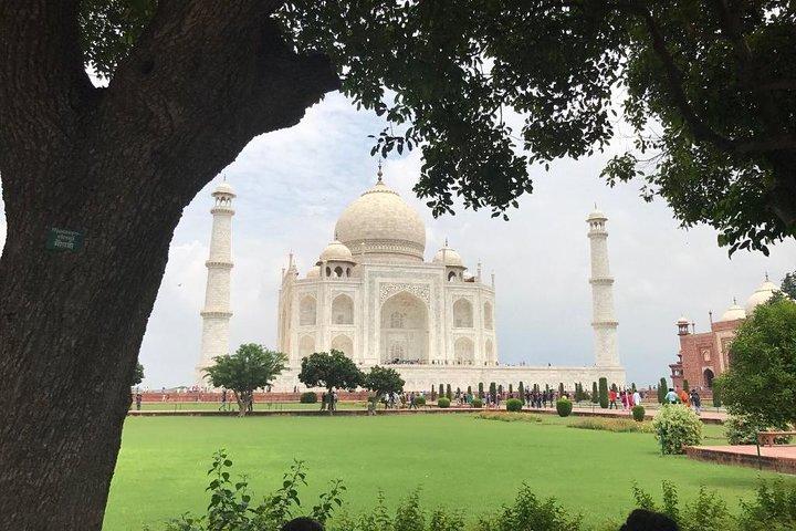 デリーからのオールインクルーシブプライベートTaj Mahal＆Agraツアー