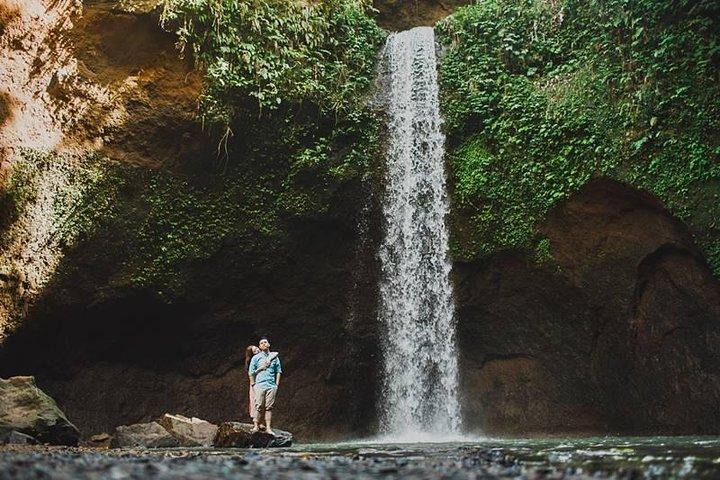 一日ツアーTriangle Bali Hidden Waterfall
