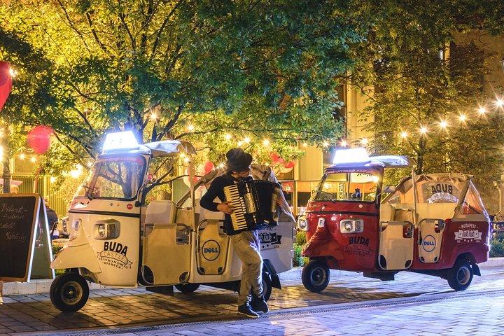 夜のブダペスト：ライトアップされたランドマークを巡るプライベートトゥクトゥクツアー