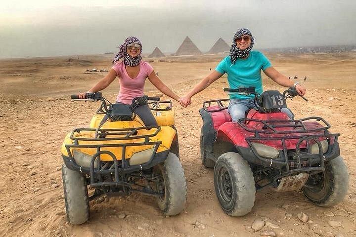 キャメルライドと四輪車（ATV）でギザのピラミッドへの素晴らしい日帰りツアー