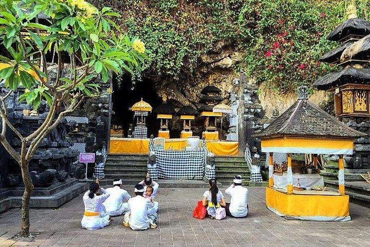 ルンプイアン天国の門ツアー付きバリ島一日中バリ島東部
