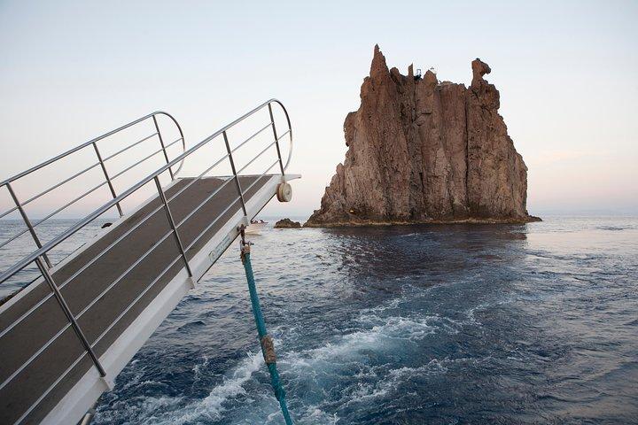 タオルミナ出エオリア諸島全日ツアー:ストロンボリとパナレア