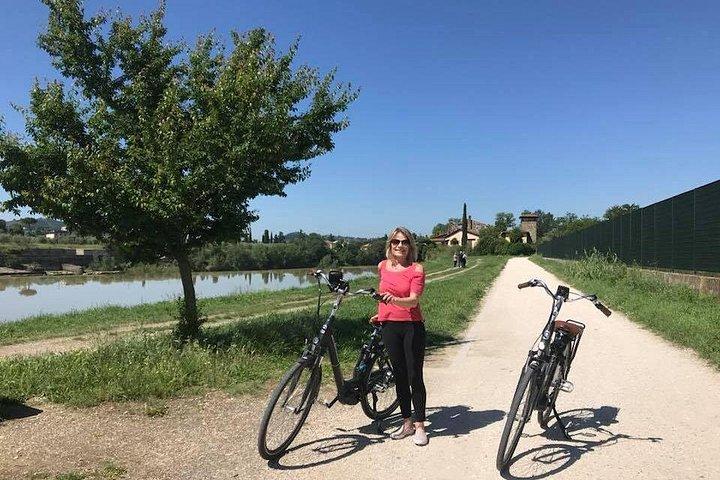 Privat selvguidet E-cykel tur i Toscana med Vineyard besøg