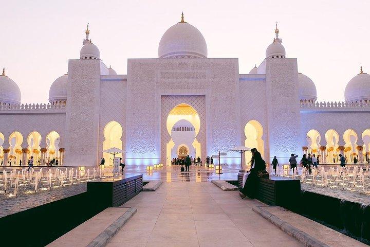 Stadtrundfahrt durch Abu Dhabi, Große Moschee, Emirates Palace und Louvre