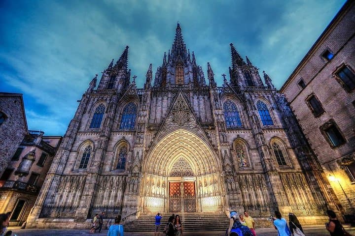 Picasso Museum & Private Walking Tour of Born or Gothic Quarter