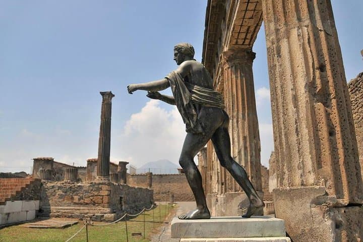 Private Tour: Herculaneum - Pompeii - Vesuvius with pickup