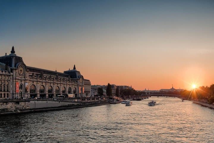 Paris Private Tour with Seine River Cruise