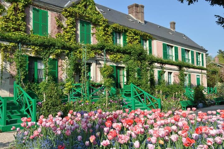 Giverny & Auvers sur Oise Private Day Trip with Monet & Van Gogh Tour from Paris