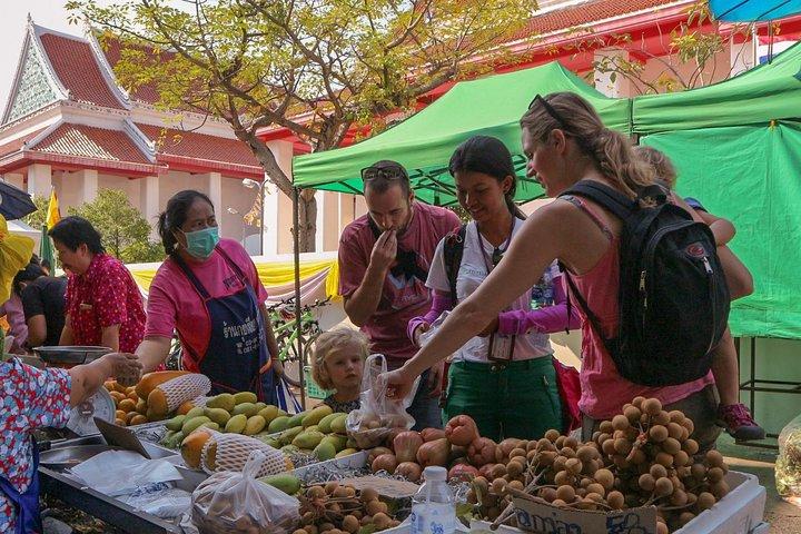 Explore Bangkok de bicicleta e barco com almoço