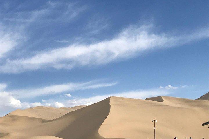 Excursão de dia privado a Dunhuang Grutas de Mogao, dunas cantantes e lua crescente