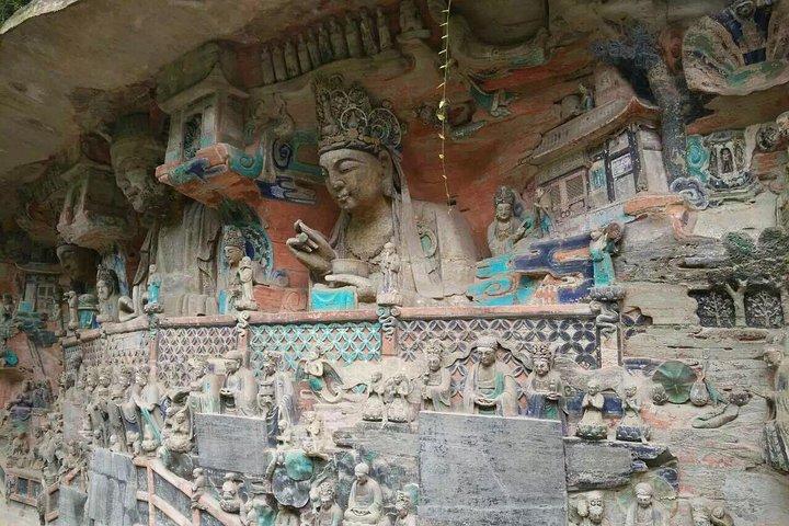 重慶のダウンタウンから大足岩の彫刻へのプライベート デイ ツアー