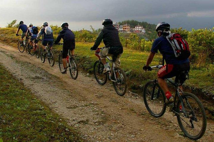 Tagesausflug mit dem Mountainbike nach Surrounding Hill bei Kathmandu