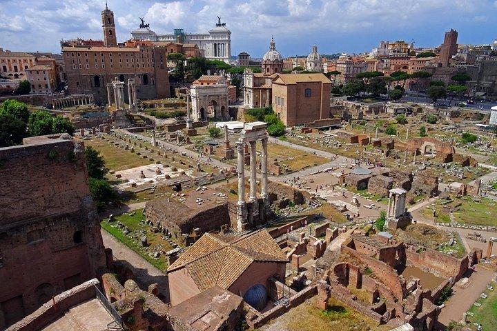 Tour privado por el Coliseo y la Antigua Roma con recogida en el hotel