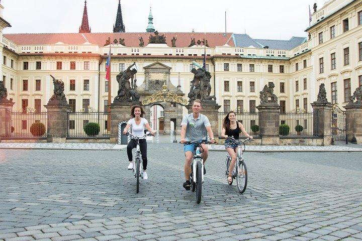 Praga E-Bike City Tour com um guia local