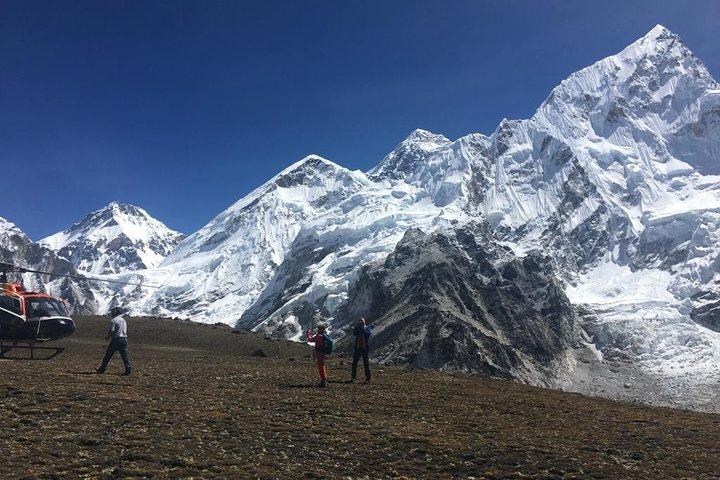 Atterraggio elicottero privato al campo base Everest & Gokyo per foto