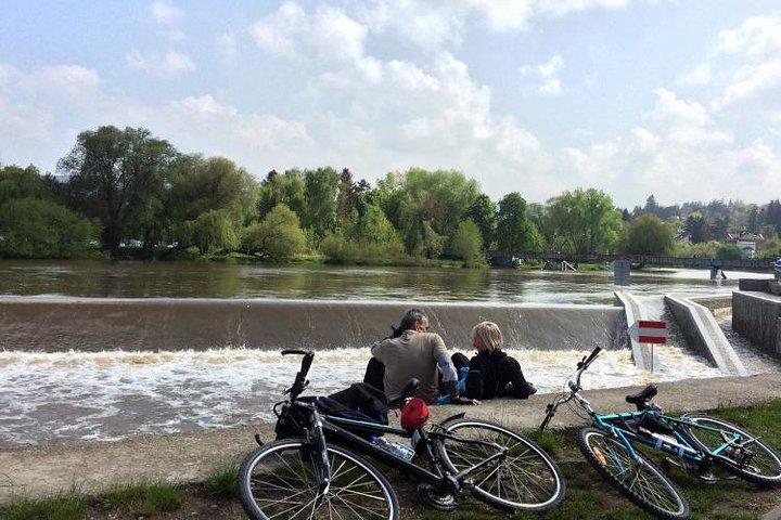Fulddags E-cykeltur til Karlstejn Slot (små grupper)