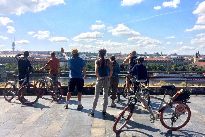 プラハ自転車ツアー - 素晴らしい景色、城、街、公園
