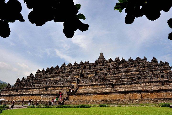 4 Day Yogyakarta Merapi Borobudur - PRIVATE Tour with GUIDE