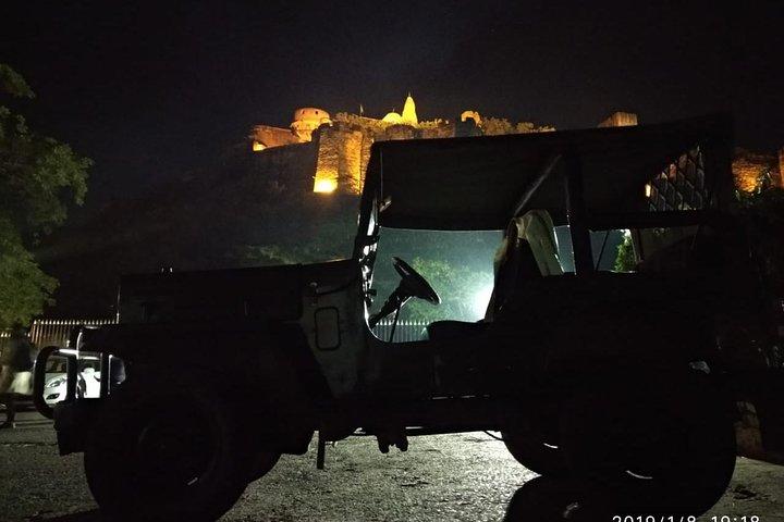 Nachttour im offenen Jeep