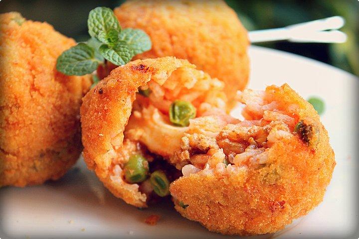 Catania Private Walking Tour com degustação de "Arancino e Cannolo"