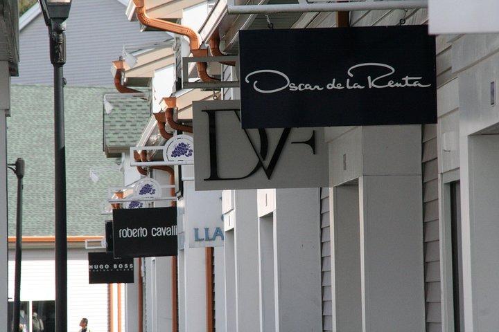 Woodbury fælles Premium Outlet Shopping Private Day Trip af Limousine fra NYC