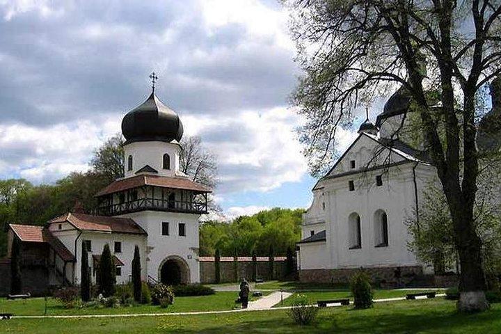 Zhovkva and Krekhiv Monastery Private Half-Day Tour from Lviv