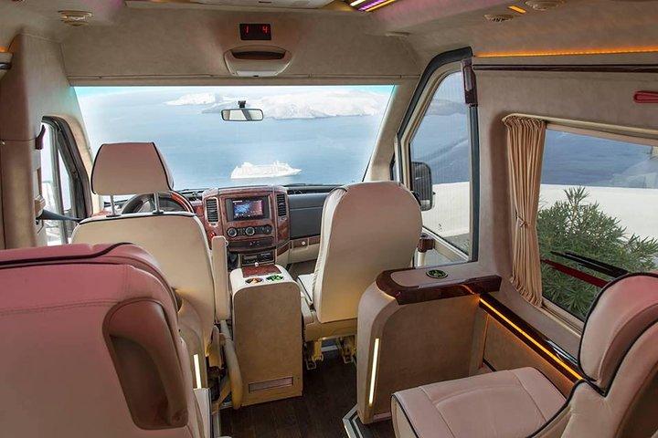 Privater Transfer vom oder zum Flughafen Santorini / Hafen / Hotel
