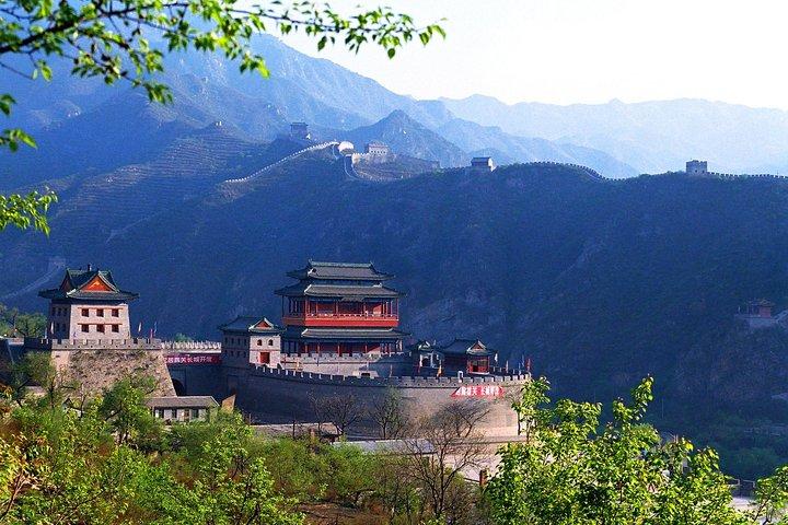 Tour privato di Pechino alla Grande Muraglia di Juyongguan e Gola di Longqing con giro in barca
