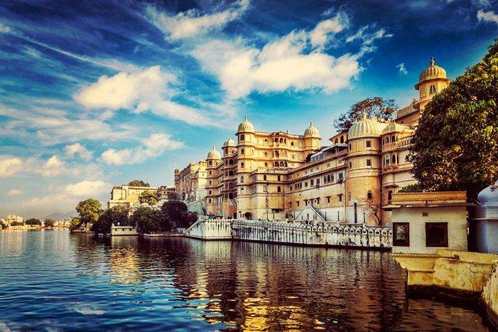Ganztägige Besichtigungstour in Udaipur mit dem Auto