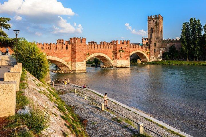 Tour privado a pie por Verona con un local